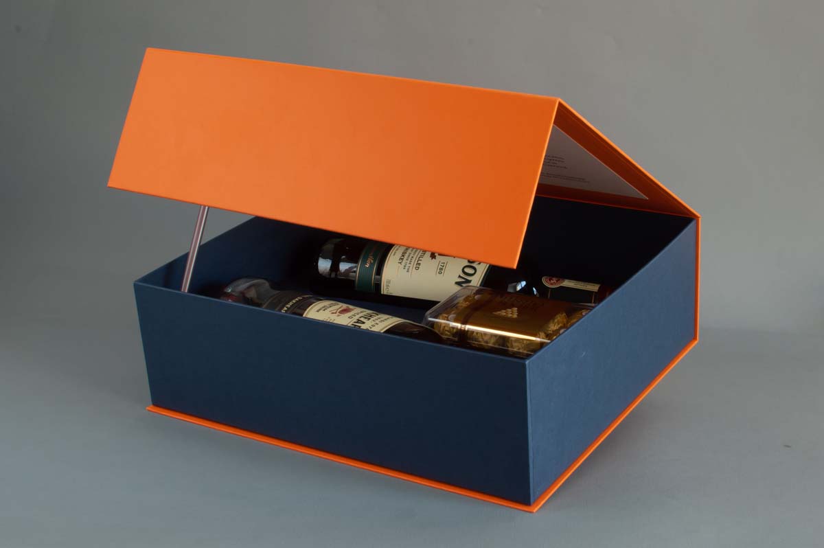 Подарункова коробка 8